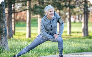 woman-doing-side-lunge