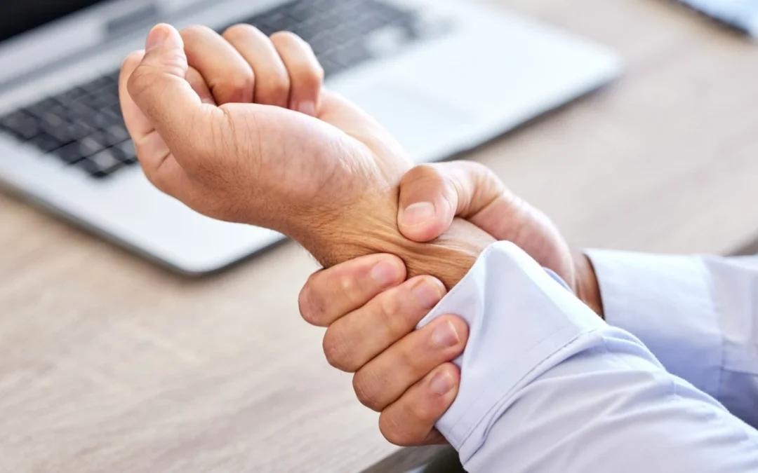 5 Ergonomic Tips for Wrist Pain If You Sit at a Desk